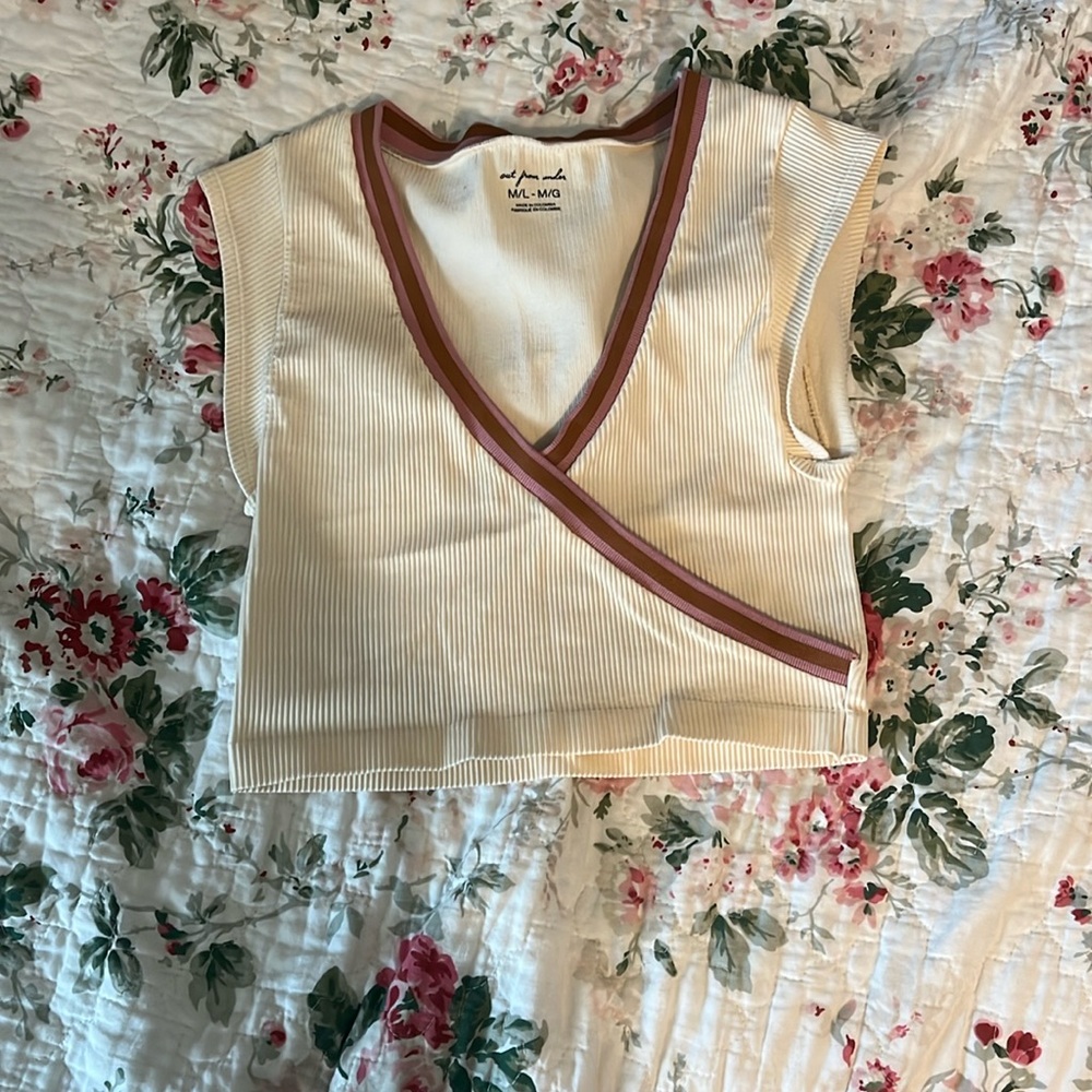NWOT urban top